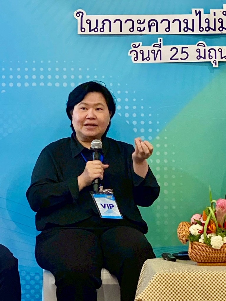 มอบของที่ระลึกจาก Veg-SeedHub